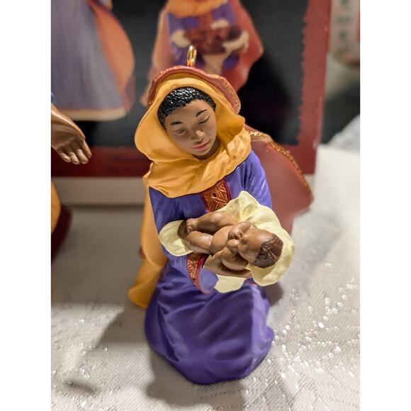 1995 Hallmark Keepsake “Heaven’s Gift” Nativity Ornaments Set of 2 w/Box - Picture 3 of 12